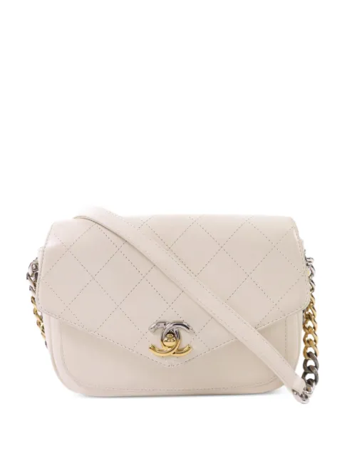 CHANEL Pre-Owned diamond-quilted CC turn-lock shoulder bag Neutrals CHAINSHOULDERBAG