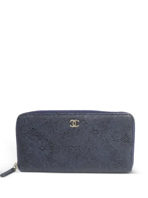 CHANEL Pre-Owned zip-up wallet Blue LONGZIPAROUNDWALLET