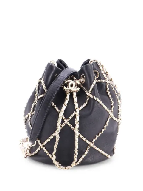 CHANEL Pre-Owned Entwined Chain Drawstring Quilted Lambskin Mini bucket bag Black 4QS744W9W3T0NZT7