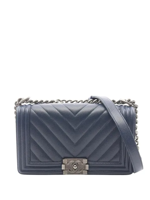 CHANEL Pre-Owned 2017-2018 Old Medium Chevron Caviar Boy Flap crossbody bag Blue FCD2XDOG8T64RQHF