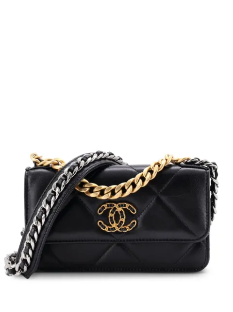 CHANEL Pre-Owned 19 Flap Phone Holder with Chain Quilted Lambskin crossbody bag Black I9NH27ZLBKOVHGQD