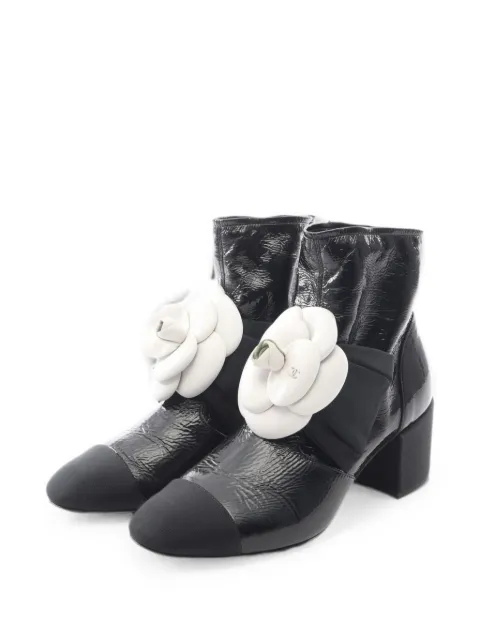 CHANEL Pre-Owned 1986-1988 Camellia Coco Mark boots Black 1079688