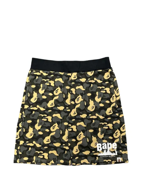 A BATHING APE® Madison Avenue camo-print shorts Green BMASBG