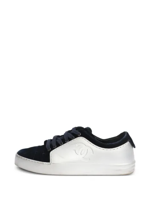 CHANEL Pre-Owned velvet-trim sneakers Blue SILVERANDBLUEVELVETTRIMMEDCCTRAINERS