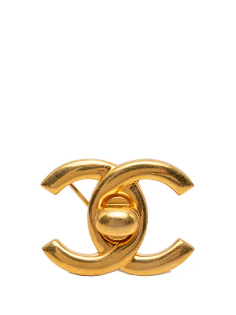 CHANEL Pre-Owned 1997 CC Gold Plated Turn Lock Brooch costume brooch Gold B2PRPIGNW60HHRPU