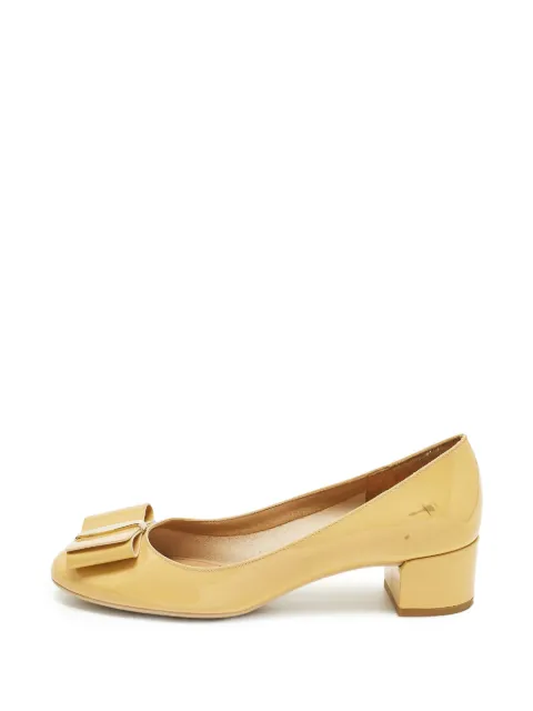 Ferragamo Pre-Owned bow-detail leather pumps Neutrals 1281597