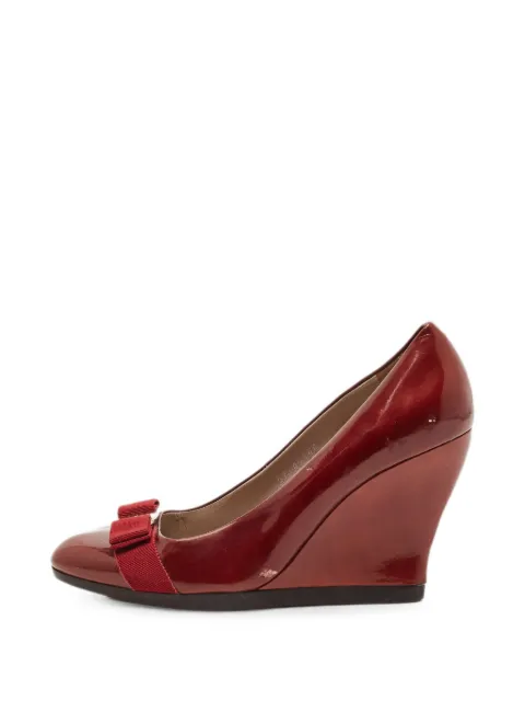 Ferragamo Pre-Owned Vara bow wedge pumps Red 1335055