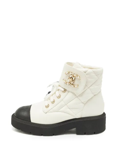 CHANEL Pre-Owned CC quilted combat boots White 1288370