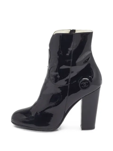 CHANEL Pre-Owned CC logo patent ankle boots Black 1290161