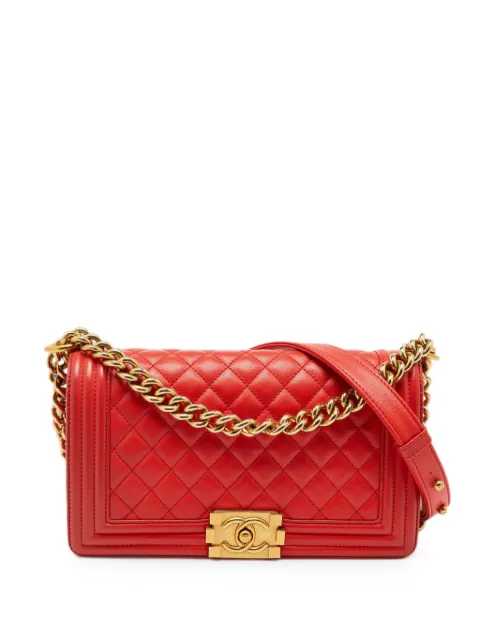 CHANEL Pre-Owned 2017 medium Boy diamond-quilted shoulder bag Red 1165048