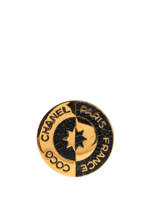 CHANEL Pre-Owned 1950-1970 Gold Plated Enamel Coco Star Logo Round Brooch costume brooch Black Z1R536O6OJU209JC