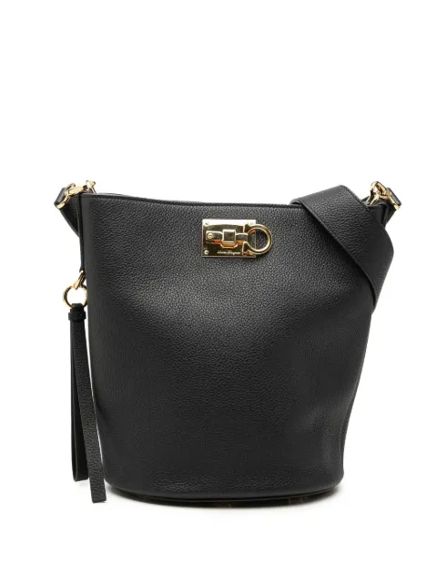 Ferragamo Pre-Owned 2022-2023 Grained Calfskin Studio bucket bag Black BDVERTFBZEK0UQS7