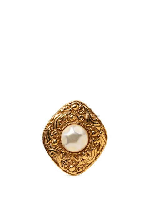 CHANEL Pre-Owned 1970-1980 Gold Plated Baroque Faux Pearl Brooch costume brooch Gold 5YJAGJUEY5R8CH8K