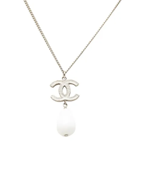 CHANEL Pre-Owned 2010 CC Brass Faux Pearl Pendant Necklace costume necklace Silver 6UDKXIXQBY969UWE