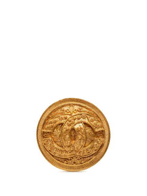 CHANEL Pre-Owned 1994 CC Gold Plated Round Brooch costume brooch Gold YPD84HL1NE1U3F5I
