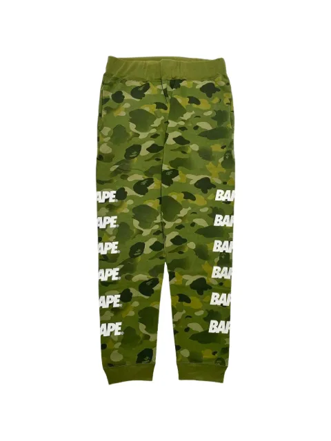 A BATHING APE® camouflage-print logo-print track pants Green 001PTE301015X