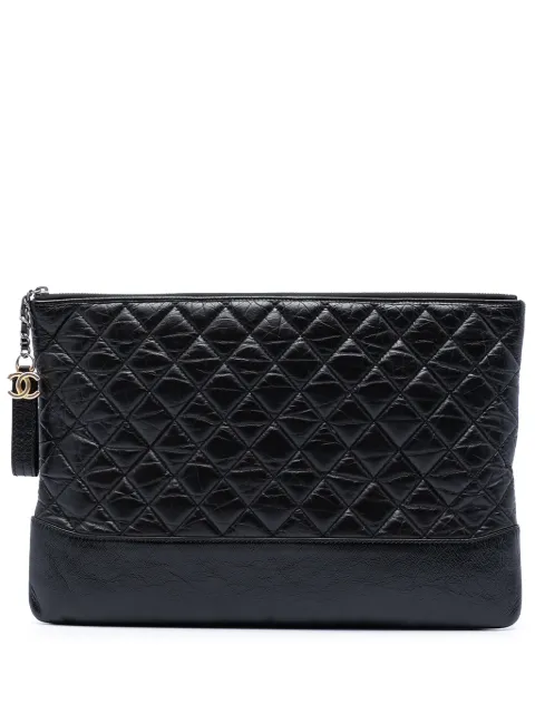 CHANEL Pre-Owned 2018-2019 Large Aged Calfskin Gabrielle O Case clutch bag Black 4T8OYXC7Z82DFESX
