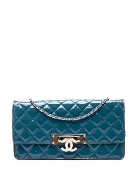 CHANEL Pre-Owned 2014-2015 Quilted Patent Golden Class East West Wallet on Chain crossbody bag Blue DL8IZP1YVX2TJF9X