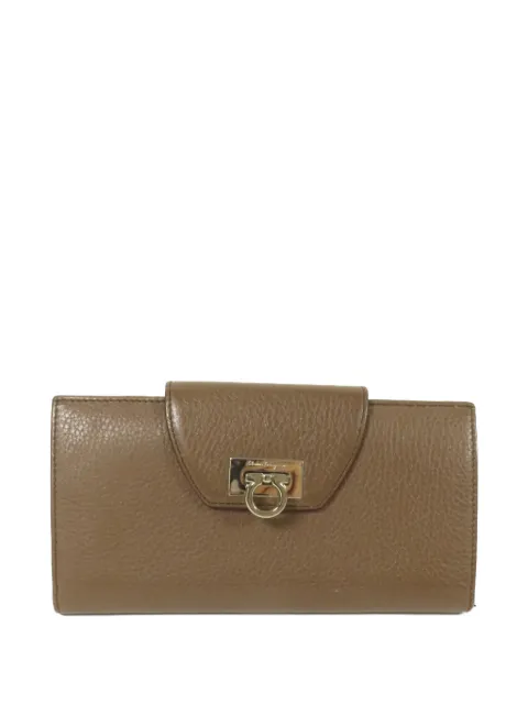 Ferragamo Pre-Owned Gancini bifold calfskin wallet Brown LONGWALLET
