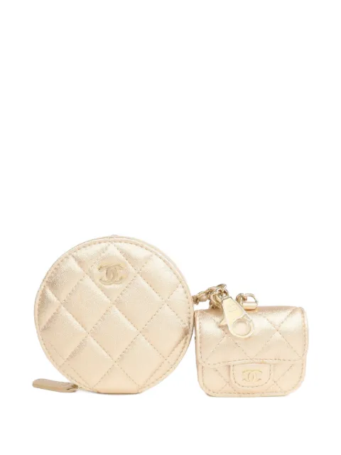 CHANEL Pre-Owned round clip-on lambskin coin purse and airpods case set Gold MATELASSECOINPURSEAIRPODSCASE