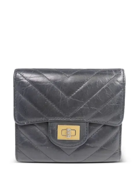 CHANEL Pre-Owned 2.55 chevron-quilted trifold wallet Black 255WALLET