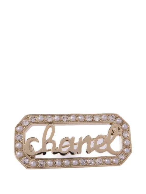 CHANEL Pre-Owned crystal-embellished logo brooch Gold BROOCH