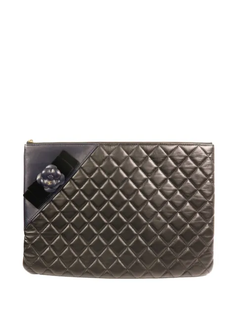 CHANEL Pre-Owned Camélia quilted clutch bag Black CLUTCH