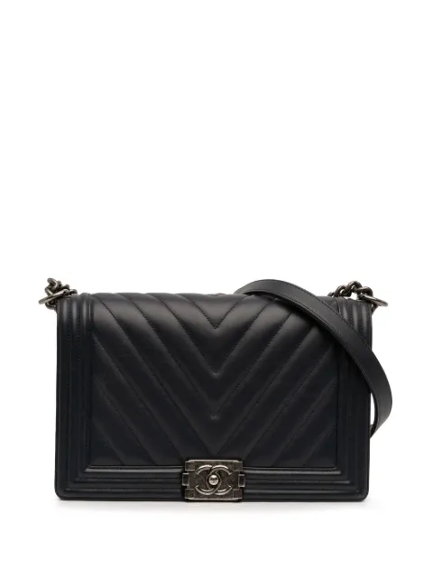 CHANEL Pre-Owned 2014-2015 Medium Chevron Lambskin Boy Flap crossbody bag Black 1EYXT39VWBD2TNRE