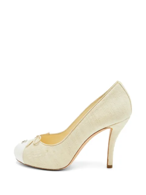 CHANEL Pre-Owned cap-toe bow-detail pumps Neutrals 1313225