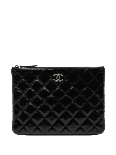 CHANEL Pre-Owned 2014 Small Quilted Crinkled Patent O Case clutch bag Black R7IQ413JC0JSIK5X