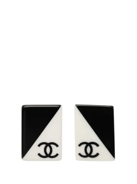 CHANEL Pre-Owned 2001 CC Bicolor Acrylic Rectangular Clip On Earrings costume earrings Black YVQG3JUAQZ0EVJFG