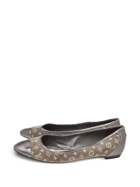 Louis Vuitton Pre-Owned cap-toe ballet flats Grey 492281