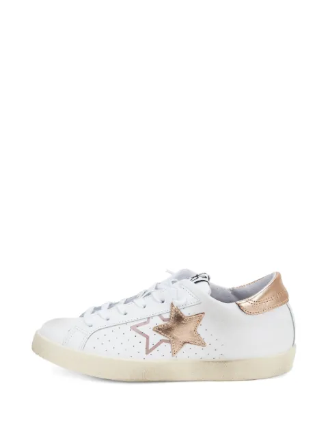 2 Star star-patch perforated sneakers White 2SD5105
