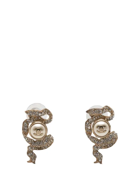CHANEL Pre-Owned 2018 CC Gold Plated Faux Pearl & Strass Ribbon Push Back Earrings costume earrings Gold B64V2PH3O4AS0WD4