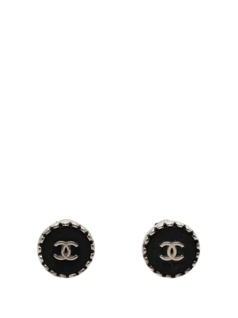 CHANEL Pre-Owned 1996 CC Brass Enamel Button Clip on Earrings costume earrings Black TQR5HQCPCHF7SZ85