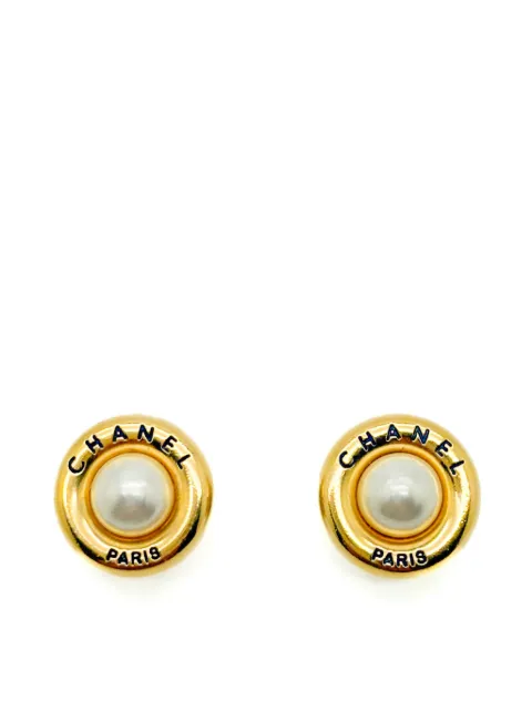 CHANEL Pre-Owned 1996 Atelier faux-pearl earrings Gold CHPRLATELERG