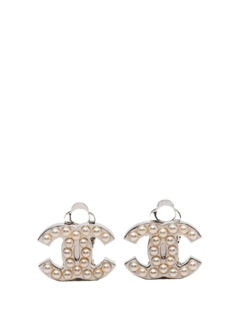 CHANEL Pre-Owned 2005 CC Brass Faux Pearl Clip On Earrings costume earrings White CA7A53PHF98BFJKE