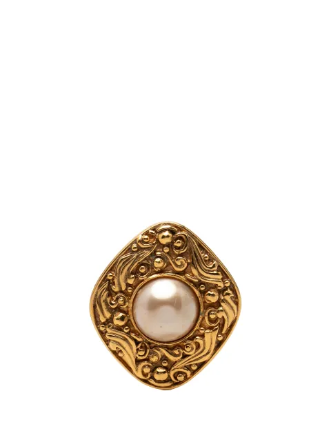 CHANEL Pre-Owned 1970-1980 Gold Plated Faux Pearl Ornate Brooch costume brooch Gold XT3KQESM05QZ7YOS