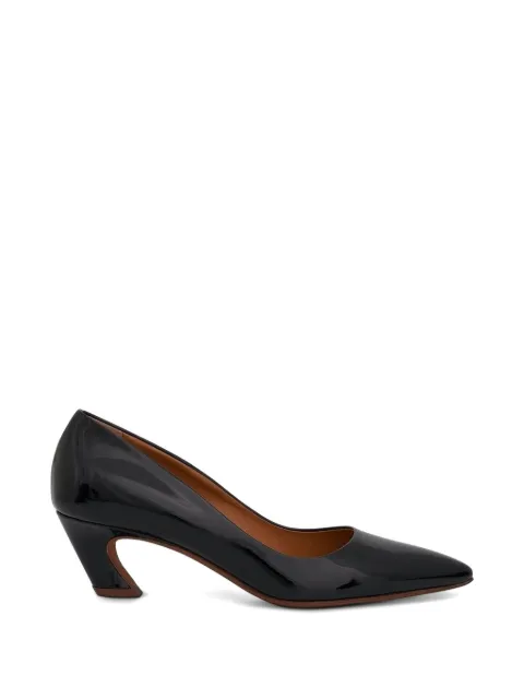 Chloé Oli glossed-leather pumps Black CHC23S818BY