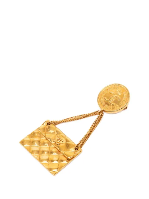CHANEL Pre-Owned 1993 CC Gold Plated Quilted Flap Bag Medallion Brooch costume brooch Gold 176VEZ2Q0ITNXOFH