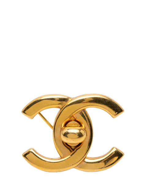 CHANEL Pre-Owned 1996 CC Gold Plated Turn Lock Brooch costume brooch Gold X263EMLVI21U4HGY