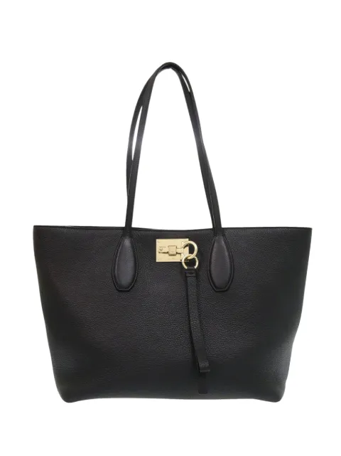 Ferragamo Pre-Owned 2018 Grained Calfskin Studded Gancini tote bag Black OP997D0LV9IFH05Z