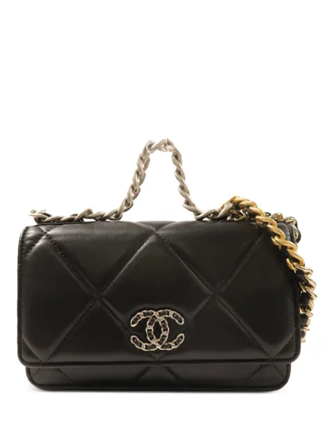 CHANEL Pre-Owned 19 diamond quilting shoulder bag Black AP0957