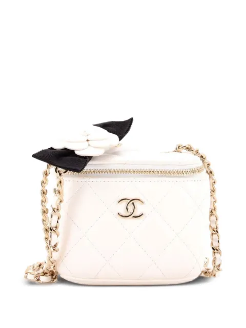 CHANEL Pre-Owned Camellia Bow Vanity Case with Chain Quilted Lambskin Mini crossbody bag White 48EU77WPOFSZ570O