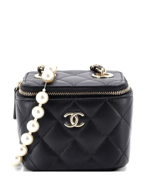 CHANEL Pre-Owned Vanity Case with Pearl Chain Quilted Lambskin Mini clutch bag Black 2UBUF9S60YAIY034