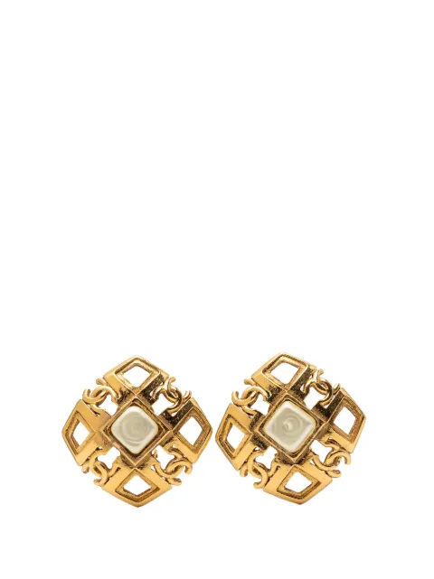 CHANEL Pre-Owned 1980-1990 CC Gold Plated Pearl Embellished Clip On Earrings costume earrings Gold ANZIBT3AWKV8QK8I