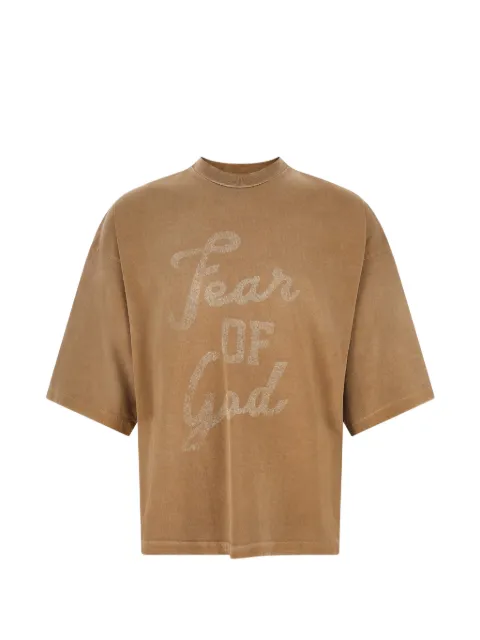 Fear Of God graphic-print logo-patch t-shirt Neutrals FG9M109964HWJDUNEPEARL