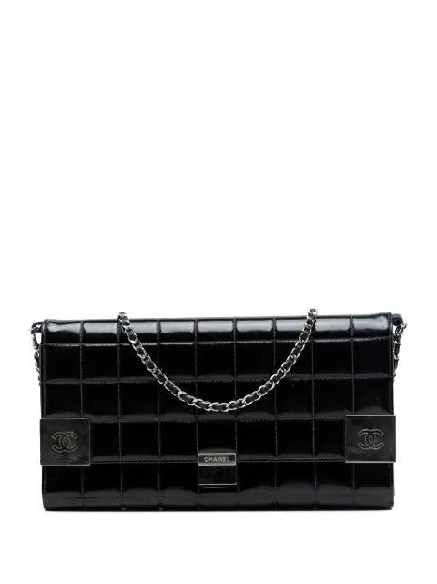 CHANEL Pre-Owned 2000-2002 CC Chocolate Bar Patent Clutch on Chain shoulder bag Black 5M1GIQWUW61WSWC6