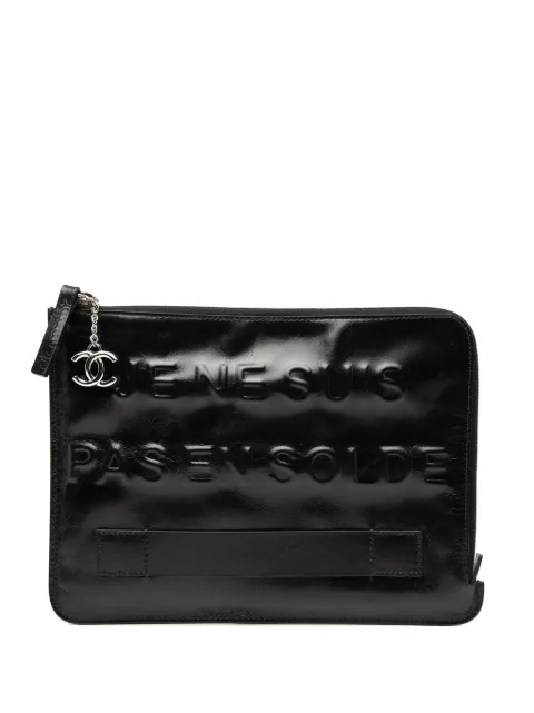 CHANEL Pre-Owned 2014-2015 Distressed Calfskin Je Ne Suis Pas En Solde clutch bag Black KKK00T9DVXF7V68A