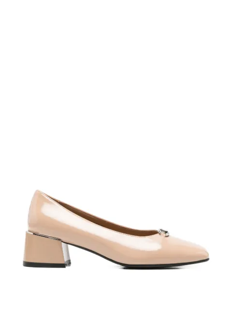 LINDA BAUMANN patent-finish logo-plaque pumps Neutrals 658526150BOR